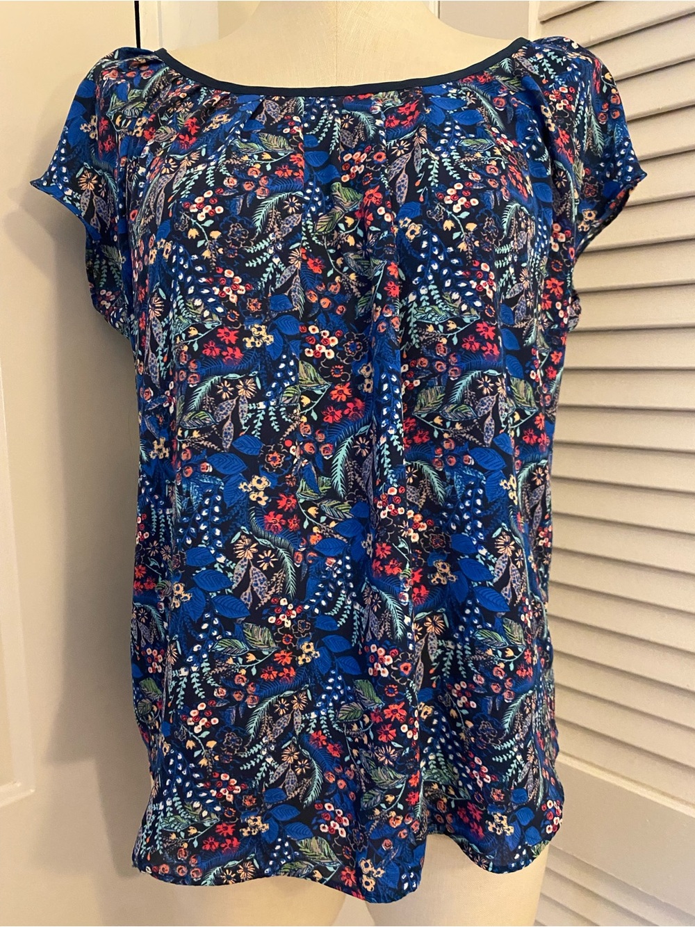LC Lauren Conrad Blue Floral Short Sleeve Peasant Blouse- Size Medium